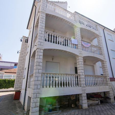 Apartments Lovric Трогір Екстер'єр фото