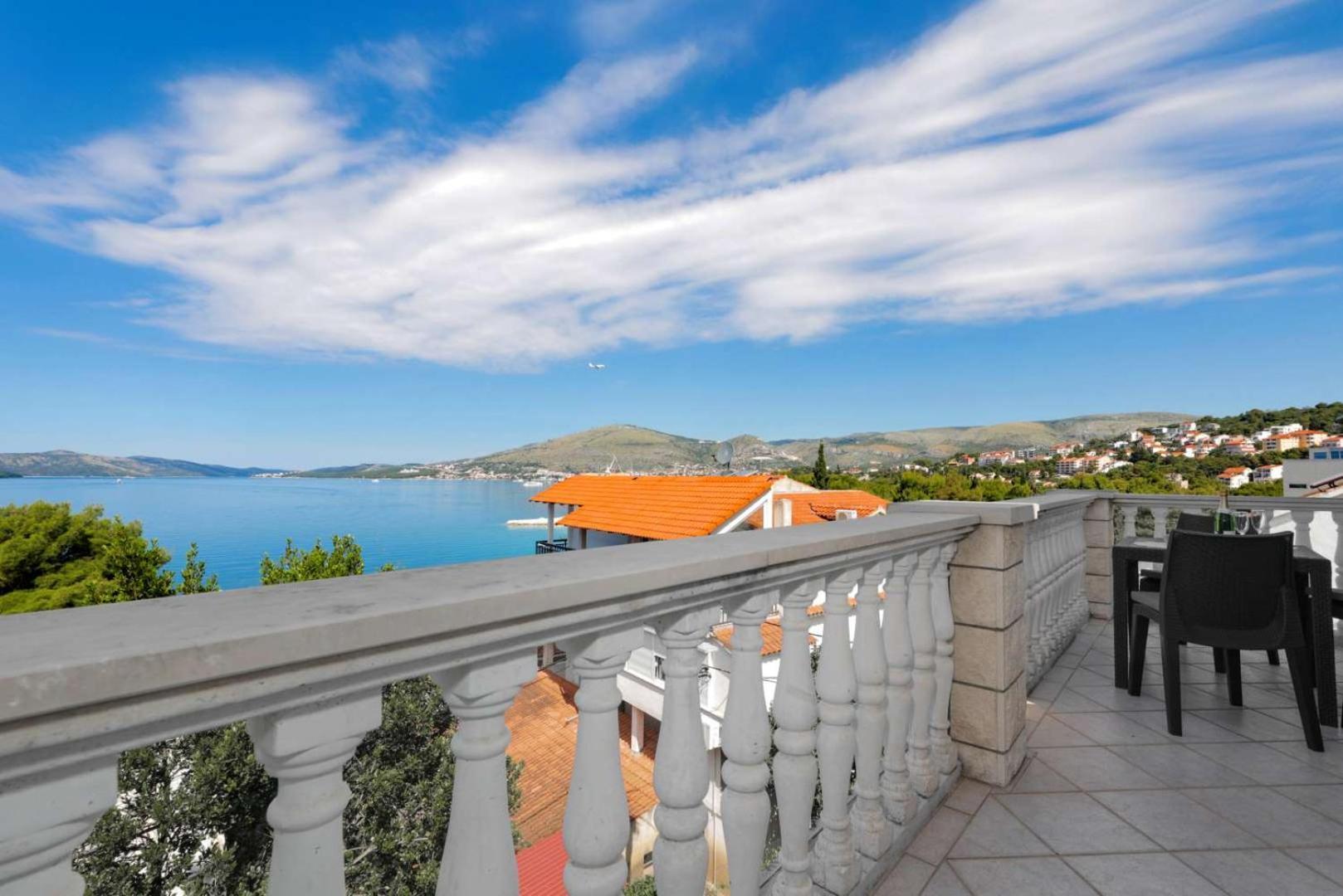 Apartments Lovric Трогір Екстер'єр фото