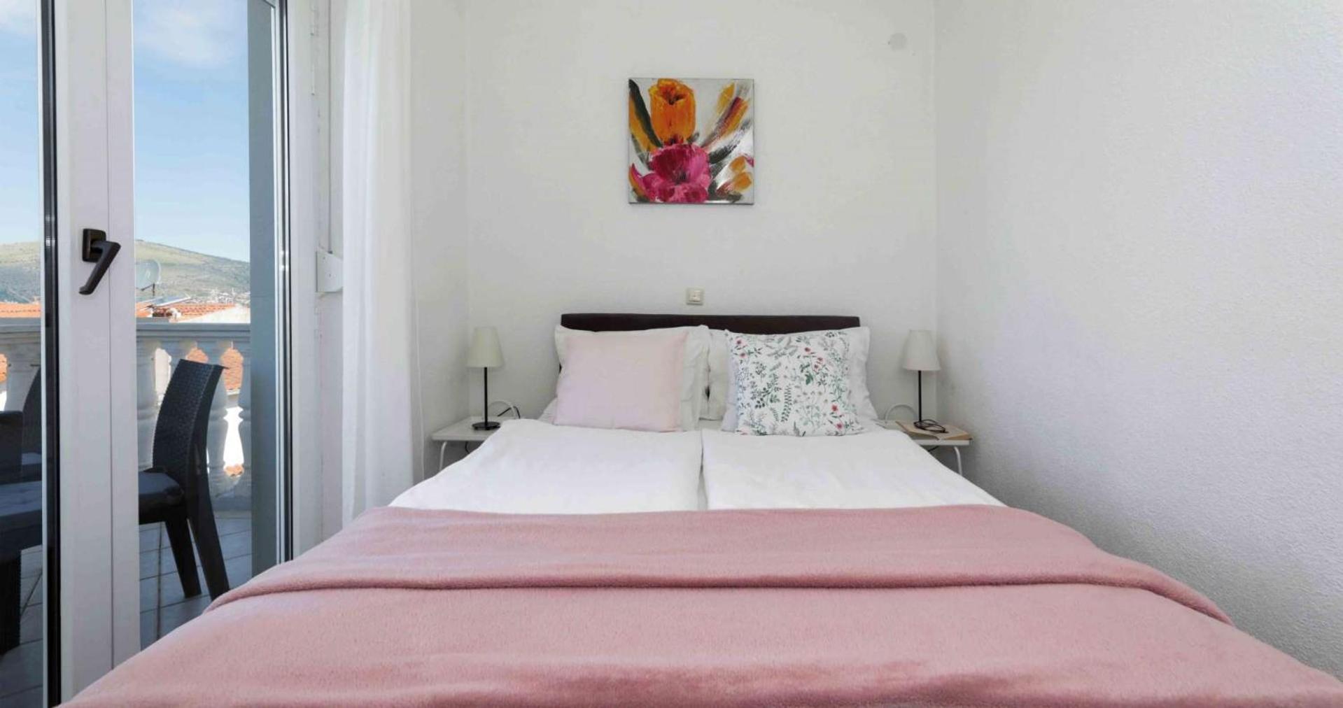 Apartments Lovric Трогір Екстер'єр фото