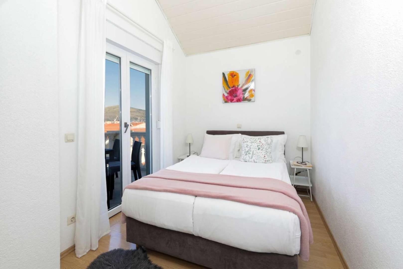 Apartments Lovric Трогір Екстер'єр фото