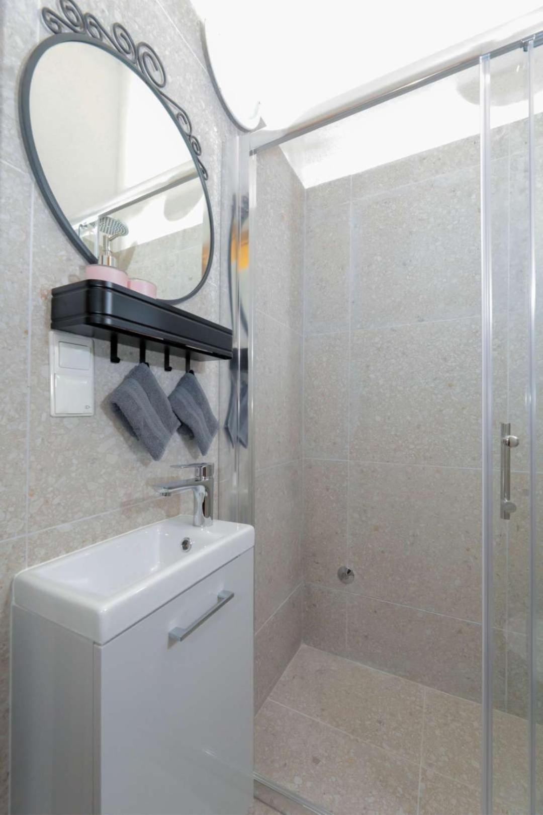 Apartments Lovric Трогір Екстер'єр фото
